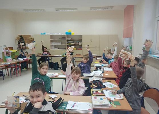 idą święta klasa 3a adresuje kartki