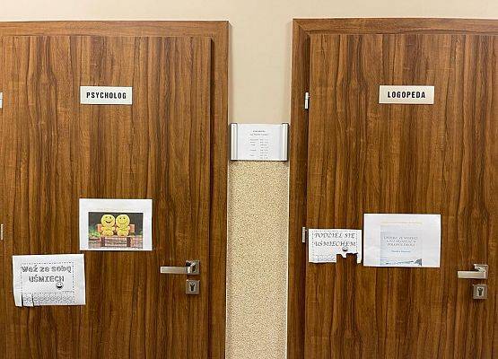 Pozytywne myśli na drzwiach gabinetów