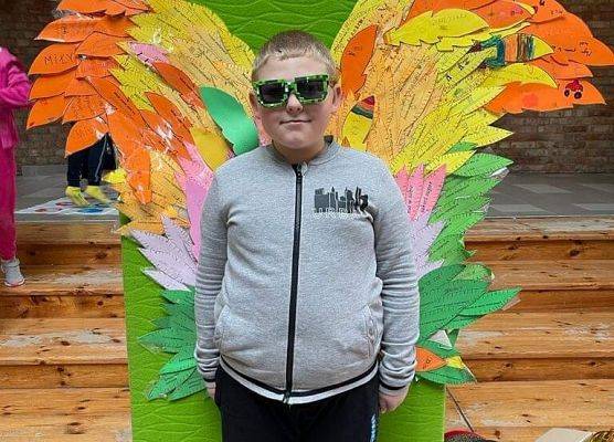 Uczeń klasy 3a  ze skrzydłami mocnych stron