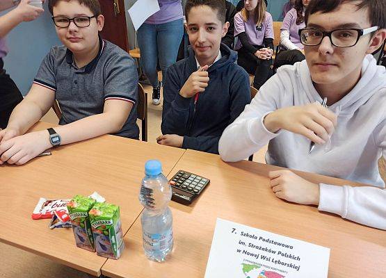 chłopcy przygotowani do udziału w konkursie