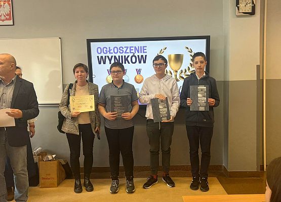 rozdanie dyplomów za udział