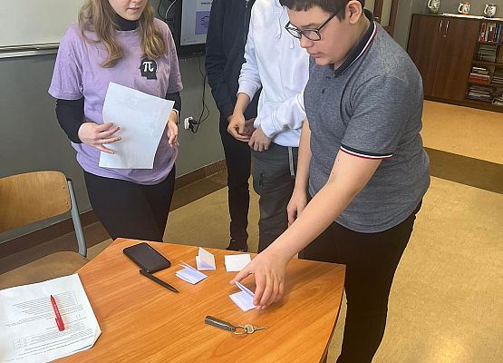 drużyna losuje pytania