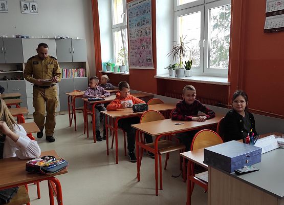 Nasi uczniowie z grupy młodszej tuż przed rozdaniem testów