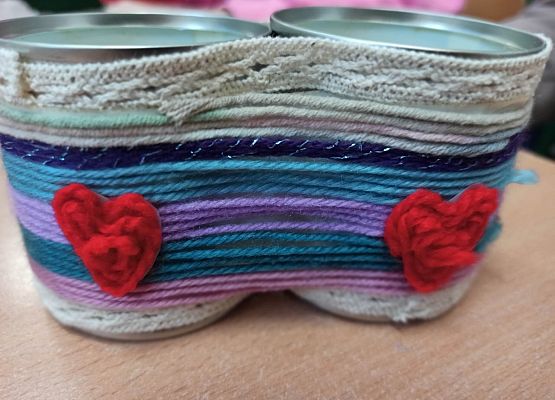 dwie puszki połączone w organizer