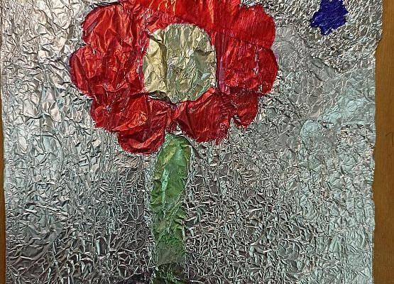kwiatek namalowany na folii