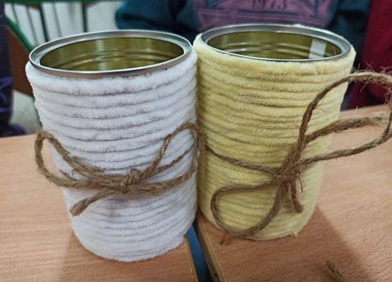 organizer z puszek i wełny