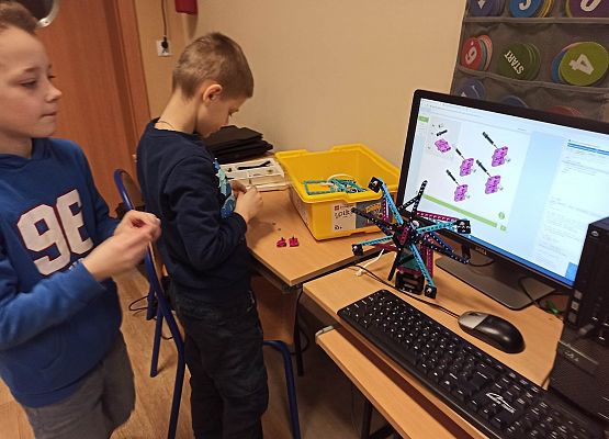 budujemy karuzelę z klocków