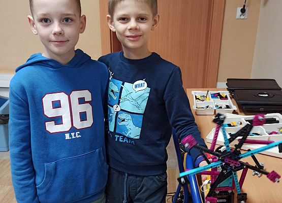 chłopcy z diabelskim młynem