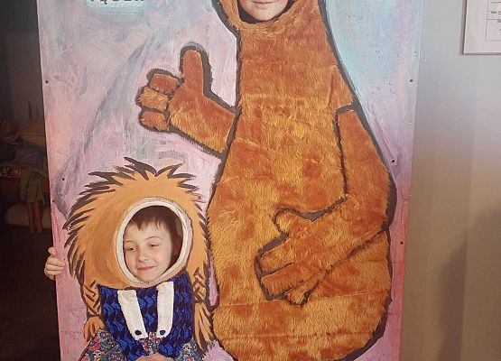 Kamil i Kuba pozują do zdjęcia