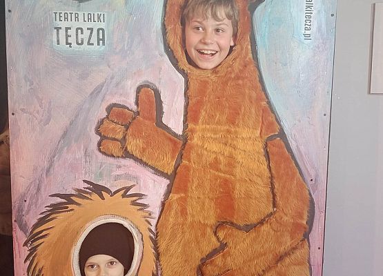 Nikita i Filip pozują do zdjęcia