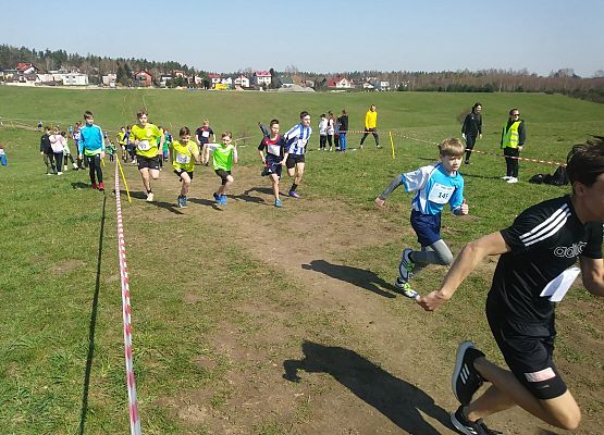 chłopcy młodsi na trasie