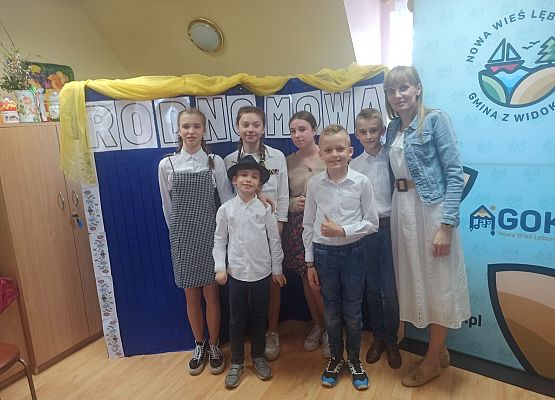 Uczestnicy konkursu recytatorskiego Rodno mowa