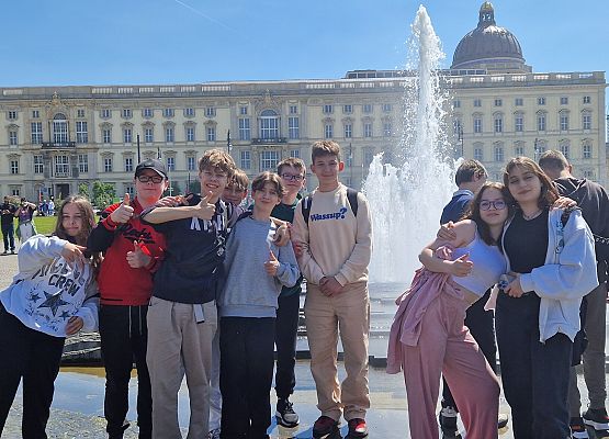 Grafika 3: Niezapomniana wycieczka - Berlin wzdłuż i wszerz!