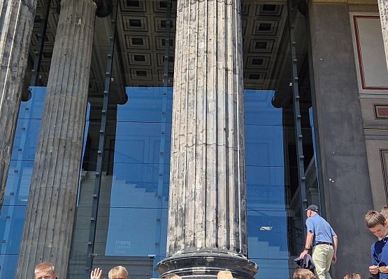 Grafika 7: Niezapomniana wycieczka - Berlin wzdłuż i wszerz!