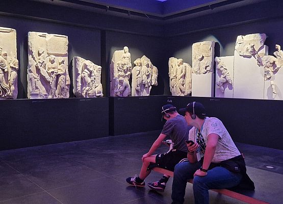 Grafika 9: Niezapomniana wycieczka - Berlin wzdłuż i wszerz!