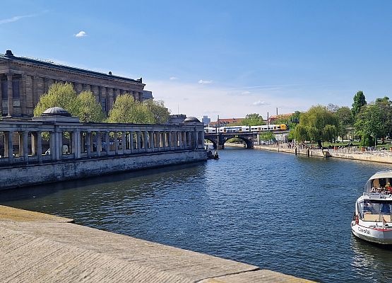 Grafika 10: Niezapomniana wycieczka - Berlin wzdłuż i wszerz!