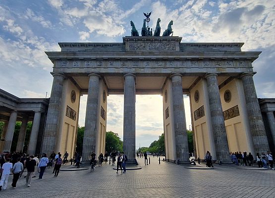 Grafika 13: Niezapomniana wycieczka - Berlin wzdłuż i wszerz!