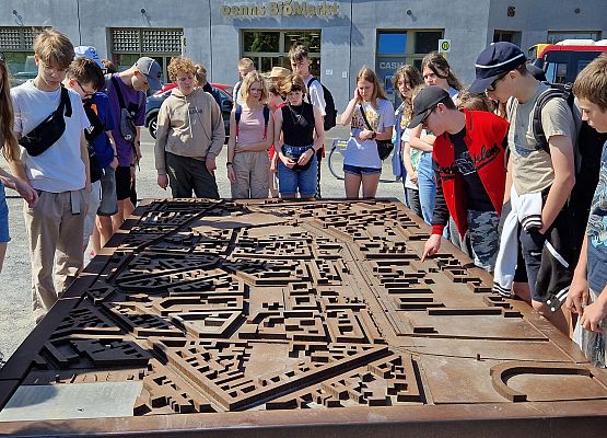 Grafika 16: Niezapomniana wycieczka - Berlin wzdłuż i wszerz!