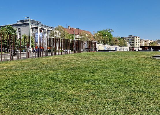 Grafika 17: Niezapomniana wycieczka - Berlin wzdłuż i wszerz!