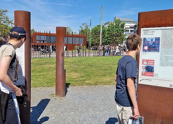 Grafika 18: Niezapomniana wycieczka - Berlin wzdłuż i wszerz!