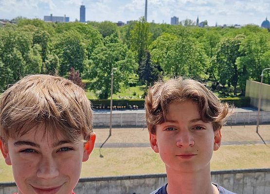 Grafika 33: Niezapomniana wycieczka - Berlin wzdłuż i wszerz!