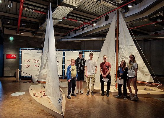 Grafika 38: Niezapomniana wycieczka - Berlin wzdłuż i wszerz!