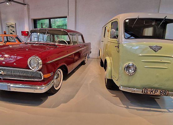 Grafika 49: Niezapomniana wycieczka - Berlin wzdłuż i wszerz!