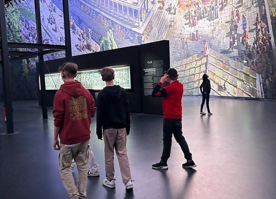 Grafika 79: Niezapomniana wycieczka - Berlin wzdłuż i wszerz!