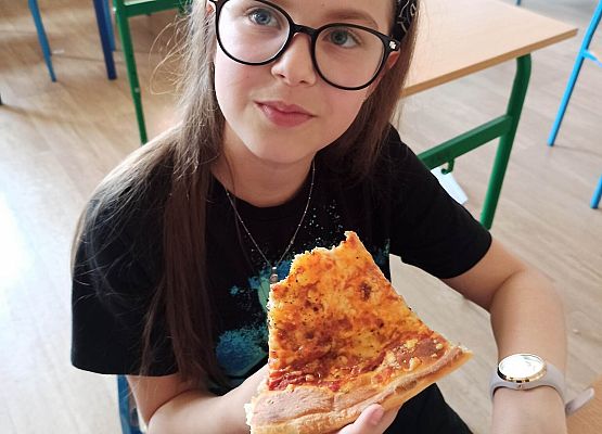 Kornelia je pizzę