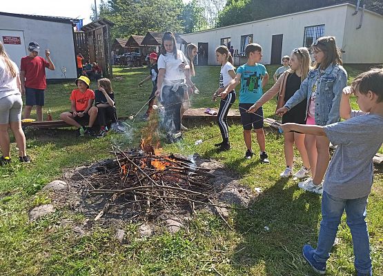 klasy piate pieką kiełbaski