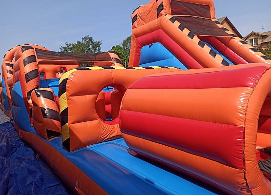 dmuchaniec na zewnątrz