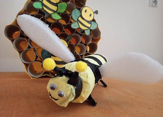pszczoła z ulem