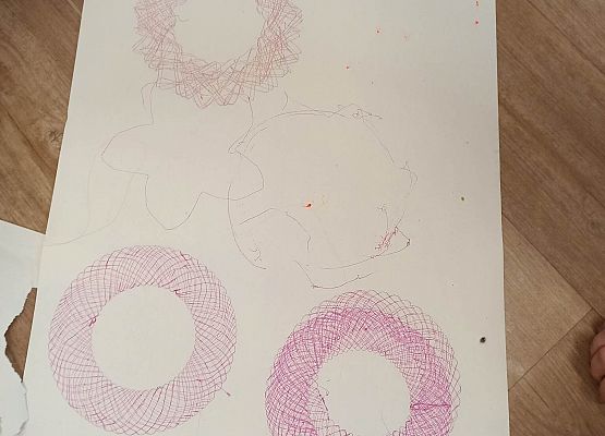 rysunki namalowane przez roboty