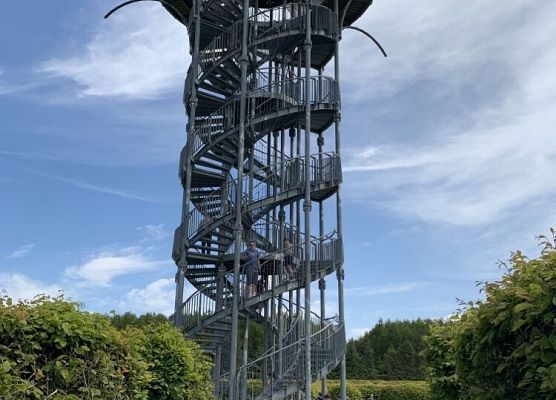 wieża widokowa w Ogrodach Hortulus