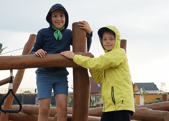 Franek i Alan z 3a wspinają się