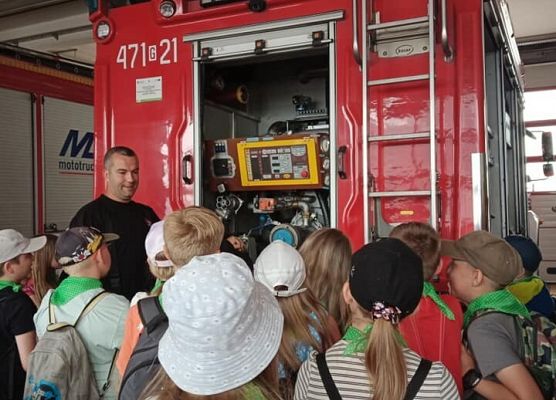 3a przy wozie strażackim