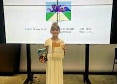 Hania Garbaczewska z dyplomem i nagrodą