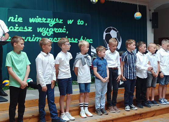 nagrodzeni chłopcy z klas 1-3