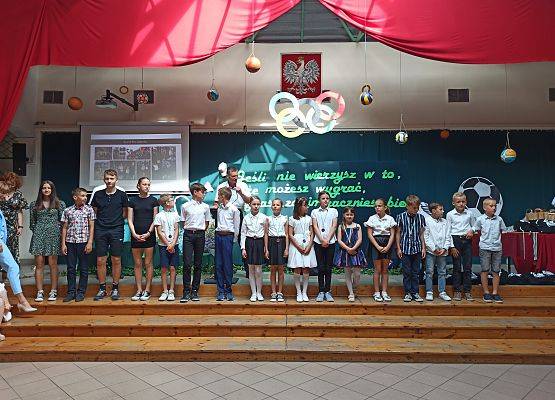 uczniowie wyróżnieni w biegach