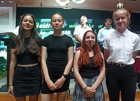 4 dziewczynki z klasy 8