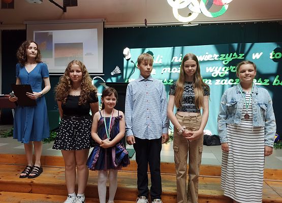 uczniowie wyczytani podczas apelu