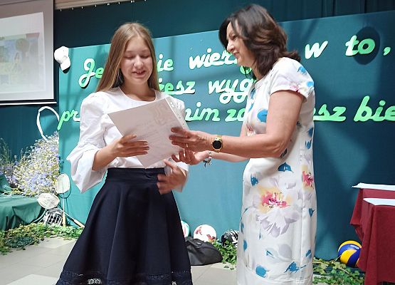 wręczenie dyplomu Olii