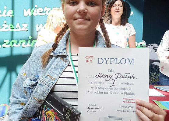Lena Dułak z dyplomem
