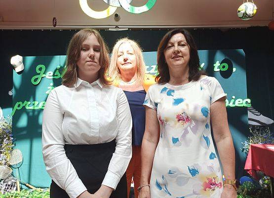 Dominika Krajewska z Panią Dyrektor i panią Michałowską
