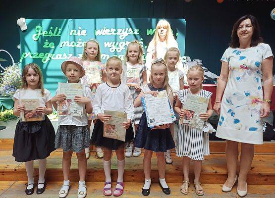 uczniowie klas 1-3 nagrodzeni w konkursie religijnym