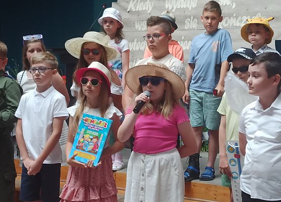 Nel Konkel recytuje wiersz