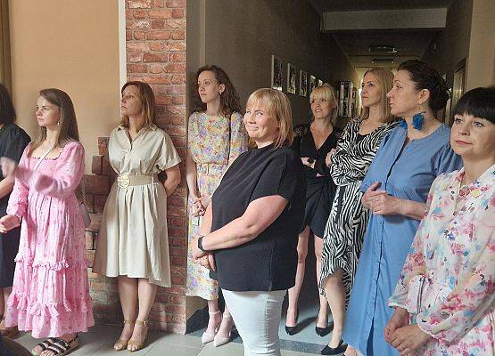 nauczyciele podczas zakończenia roku szkolnego