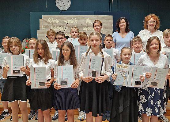 klasa 5a podczas zakończenia roku szkolnego