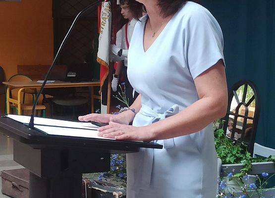 Pani Dyrektor przemawia podczas apelu
