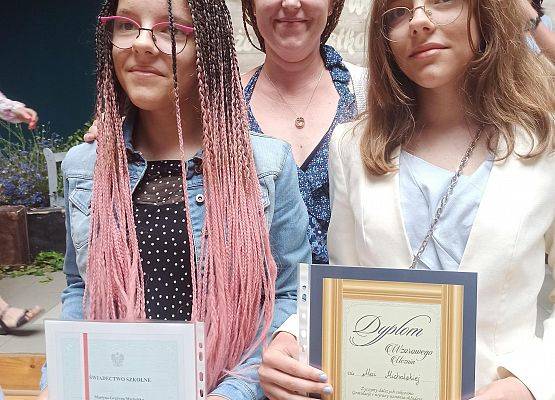 Maja i Martyna z mamą